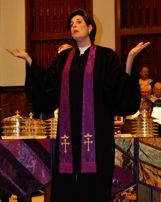 Dr. Helen giving the benediction